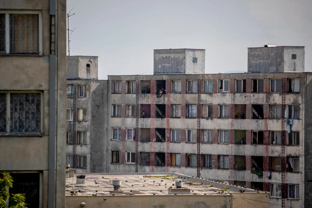 Osiedle Lunik IX to największe skupisko ludności romskiej na Słowacji. Jak wygląda to miejsce? Czym się zajmują i z czego żyją jego mieszkańcy? Czy to rzeczywiście jedno z najniebezpieczniejszych miejsc w Europie? Odpowiedzi m.in. na te pytania znajdziecie w podcaście "Turystom wstęp wzbroniony". W Radiu RMF24 o wizycie na osiedlu Lunik IX opowiadali: Łukasz Dąbrowski, Konrad Niedziułka i Jakub Stankowski, autorzy kanału Urbex History. 
