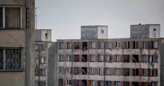 Osiedle Lunik IX to największe skupisko ludności romskiej na Słowacji. Jak wygląda to miejsce? Czym się zajmują i z czego żyją jego mieszkańcy? Czy to rzeczywiście jedno z najniebezpieczniejszych miejsc w Europie? Odpowiedzi m.in. na te pytania znajdziecie w podcaście "Turystom wstęp wzbroniony". W Radiu RMF24 o wizycie na osiedlu Lunik IX opowiadali: Łukasz Dąbrowski, Konrad Niedziułka i Jakub Stankowski, autorzy kanału Urbex History. 