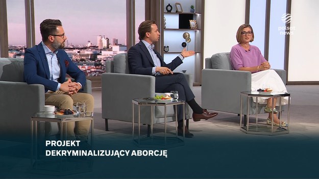 Gośćmi programu "Śniadanie Romanowskiego w Polsat News i Interii" byli: Radosław Fogiel (Prawo i Sprawiedliwość), Magdalena Biejat (Lewica - Razem), Michał Szczerba (Koalicja Obywatelska), Krzysztof Bosak (Konfederacja), Piotr Zgorzelski (PSL, Trzecia Droga) i Małgorzata Paprocka (szefowa Kancelarii Prezydenta RP).


Podczas dyskusji wokół tematu aborcji doszło do spięcia między Magdaleną Biejat a Bosakiem. - Proszę milczeć i słuchać - powiedział lider Konfederacji.
