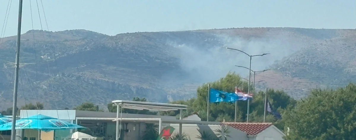 Chorwacka policja zatrzymała 35-latka podejrzewanego o podpalenie lasu w okolicach Trogiru. Pożar, który wybuchł w czwartek, znajduje się w końcowej fazie dogaszania - poinformował portal Index.