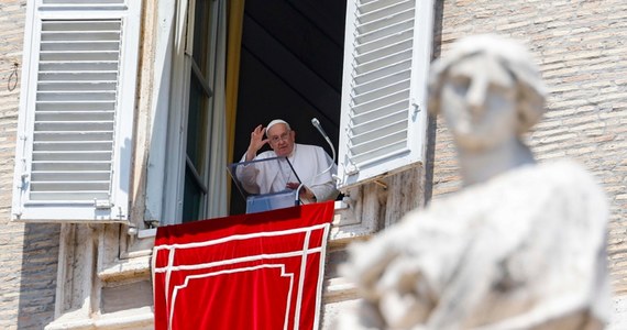 Papież Franciszek zaapelował w niedzielę o rozejm olimpijski na czas letnich igrzysk. Duchowny przedstawił ten pomysł w trakcie modlitwy Anioł Pański w Watykanie. Papież zachęcił do okazania "szczerej woli pokoju".