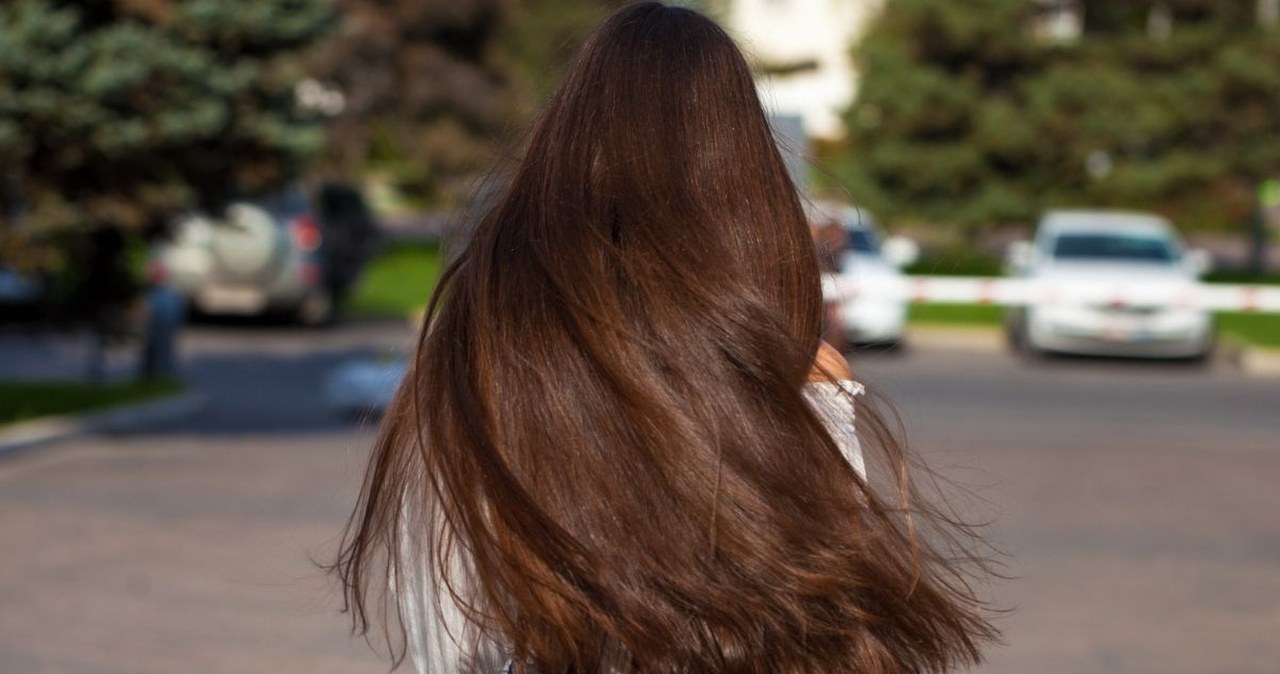 Chcesz, by włosy rosły szybciej? Nie popełniaj tych popularnych błędów