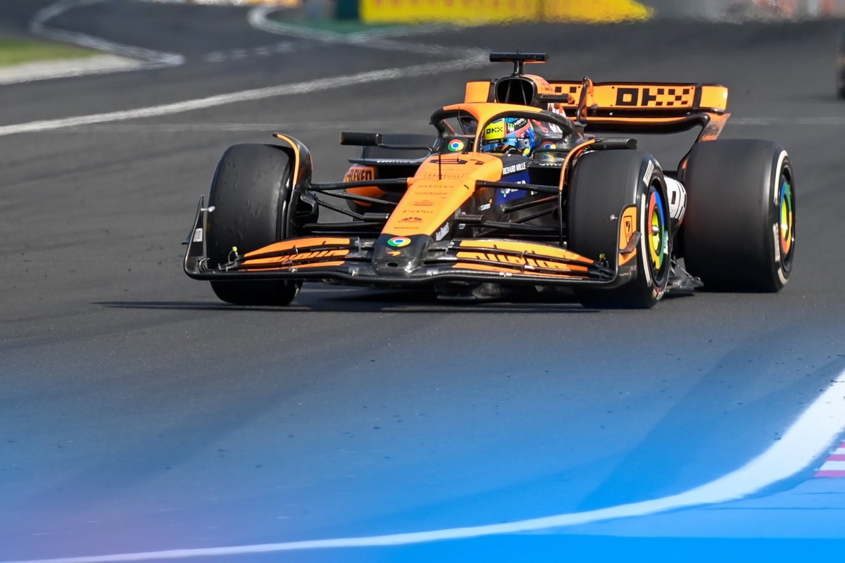 ​Australijczyk Oscar Piastri z zespołu McLaren wygrał na torze Hungaroring wyścig Formuły 1 o Grand Prix Węgier, 13. rundę mistrzostw świata. To jego pierwsze zwycięstwo w karierze. Lider klasyfikacji generalnej Holender Max Verstappen (Red Bull) był piąty.