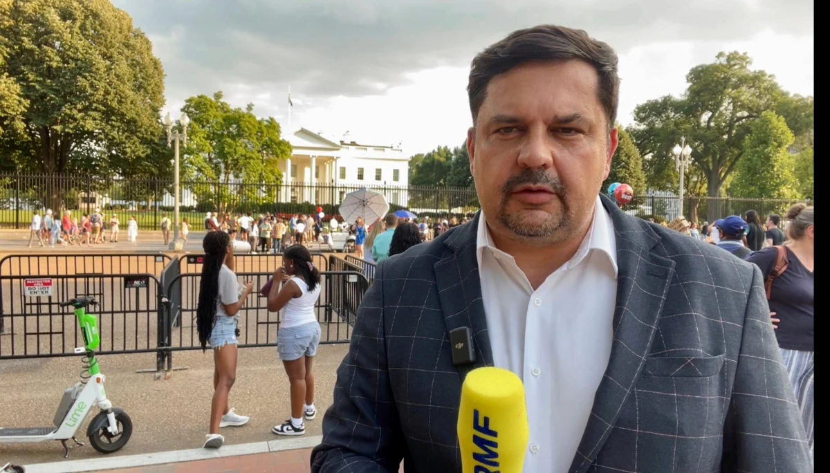 ​Kamala Harris w imieniu narodu amerykańskiego dziękuje Joe Bidenowi za "jego niezwykłe przywództwo jako prezydenta Stanów Zjednoczonych i za dziesięciolecia jego służby dla kraju". Napisała, że jest zaszczycona poparciem prezydenta i jej zamiarem jest zdobyć partyjną nominację. Podkreśliła, że zrobi wszystko, co w jej mocy, aby zjednoczyć Partię Demokratyczną - i zjednoczyć naród - aby pokonać Donalda Trumpa i jego skrajny program. "Jeśli jesteś ze mną, wpłać darowiznę już teraz" - zaapelowała o wpłaty na kampanię. Relacja z Waszyngtonu korespondenta RMF FM Pawła Żuchowskiego. 