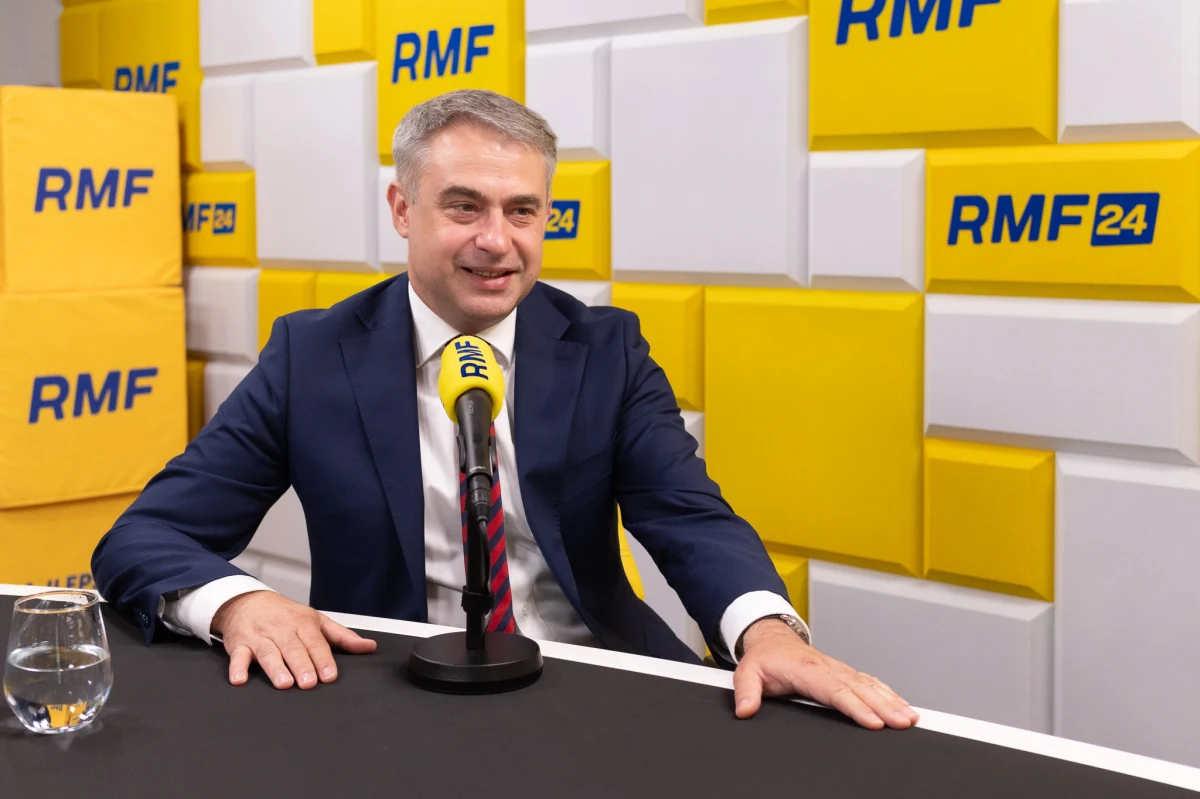 ​"Decyzja Bidena dotycząca wycofania się z kampanii prezydenckiej w Stanach Zjednoczonych pokazała, że jest prawdziwym mężem stanu, który potrafi wznieść się ponad podziały. To też bez wątpienia huragan dla amerykańskiej, europejskiej, światowej polityki" - powiedział w Porannej rozmowie w RMF FM wicepremier, minister cyfryzacji i wiceprzewodniczący Nowej Lewicy, Krzysztof Gawkowski.