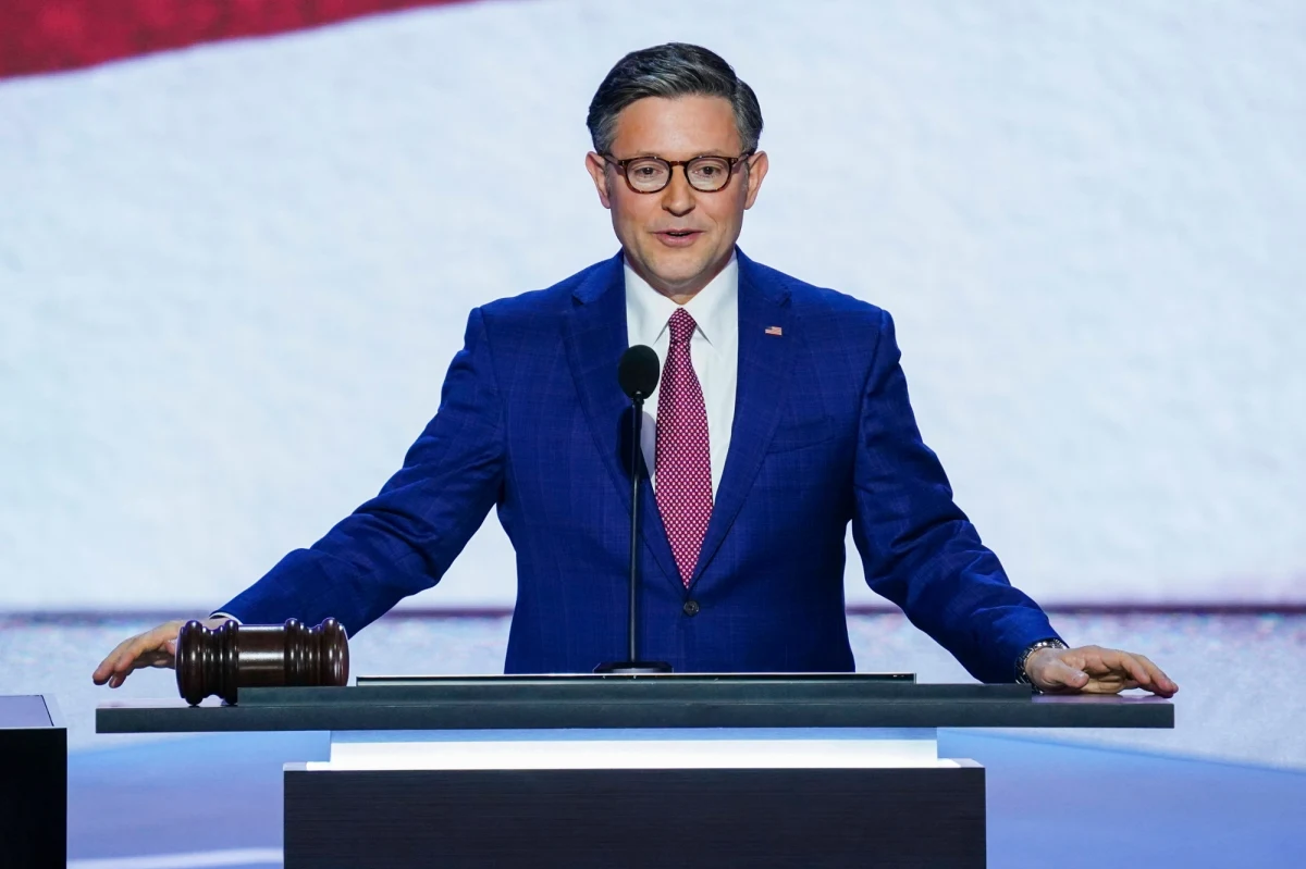 "Jeśli Joe Biden nie nadaje się do kandydowania na prezydenta, nie nadaje się też na prezydenta. Musi natychmiast podać się do dymisji" - ogłosił republikański spiker Izby Reprezentantów Mike Johnson.