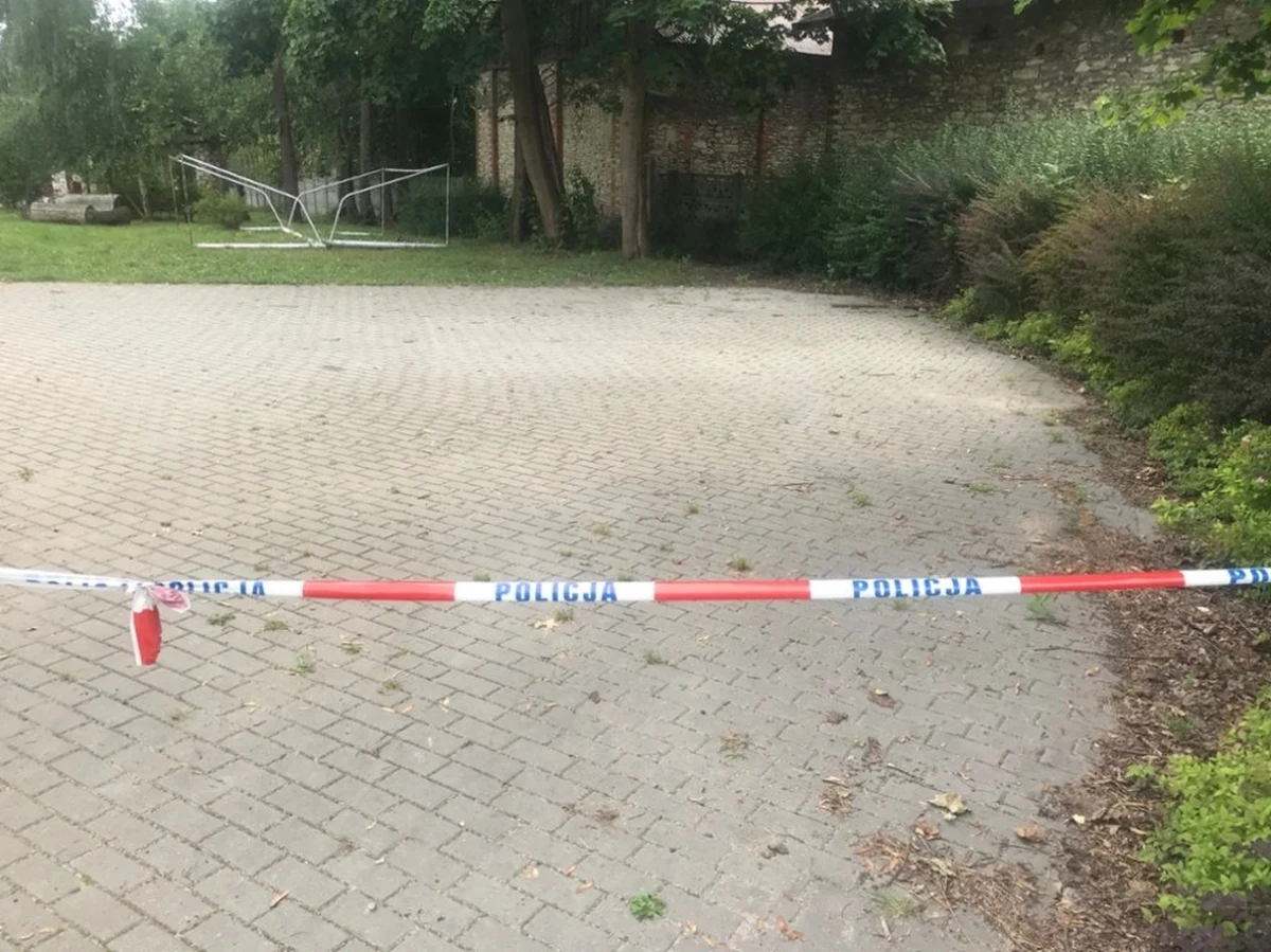 Na wtorek zaplanowano sekcję zwłok mężczyzny, którego ciało znaleziono w piątek w Dąbrowie Zielonej w Śląskiem - informuje Marcin Buczek, reporter RMF FM. Prokuratura czeka jednocześnie na wyniki badań DNA, które mają rozstrzygnąć, czy chodzi o poszukiwanego od ponad 3 lat za potrójne morderstwo Jacka Jaworka.