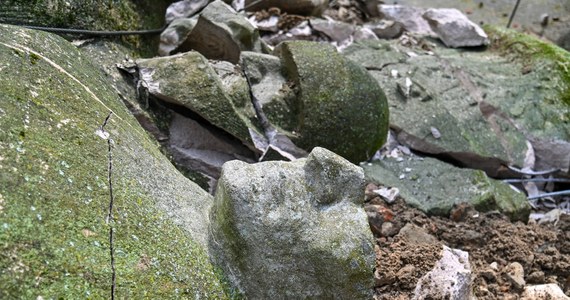 Pomnik Braterstwa Broni z Nowogardu w Zachodniopomorskiem przechodzi do historii. Monument został zburzony na wniosek Instytutu Pamięci Narodowej, jako jeden z ostatnich tak dużych posowieckich obiektów w Polsce. Istniejący od prawie pół wieku pomnik budził kontrowersje.