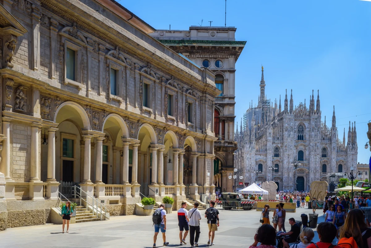 Wyraźny wzrost liczby przypadków Covid-19 stwierdzono we Włoszech - zwłaszcza w rejonie Mediolanu i wśród uczestników niedawnych dwóch koncertów Taylor Swift na tamtejszym stadionie San Siro – podają włoskie media. Uczestniczyło w nich około 130 tysięcy osób. Władze Lombardii apelują o ostrożność.