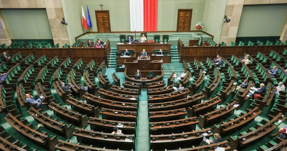 Dziś rozpoczyna się czterodniowe posiedzenie Sejmu - ostatnie przed przerwą wakacyjną. Posłowie wrócą do pracy dopiero 11 września. 