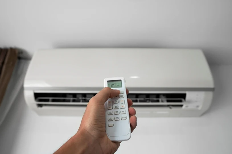 Klimatyzatory sprzedają się jak szalone. Niepokoi to, co z nich wycieka