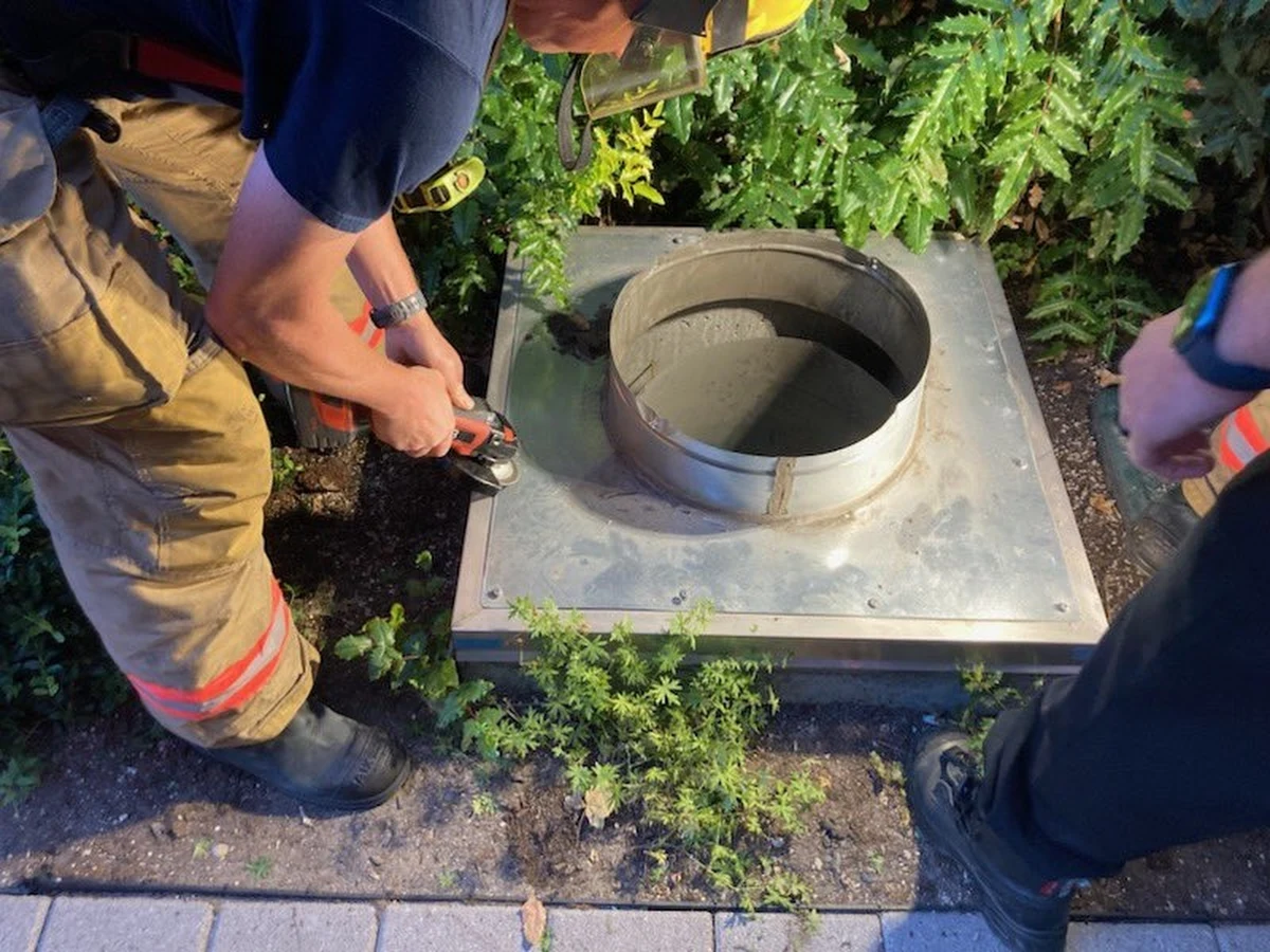 Jeśli macie klaustrofobię, nie czytajcie tego artykułu. Mowa w nim o pewnym mężczyźnie z amerykańskiego Portland, który utknął... w rurze o średnicy 30 centymetrów. Sytuacja jest tajemnicza, bo nieszczęśnik powiedział ratownikom, że w rurze już się obudził i absolutnie nie wie, jak się tam znalazł.