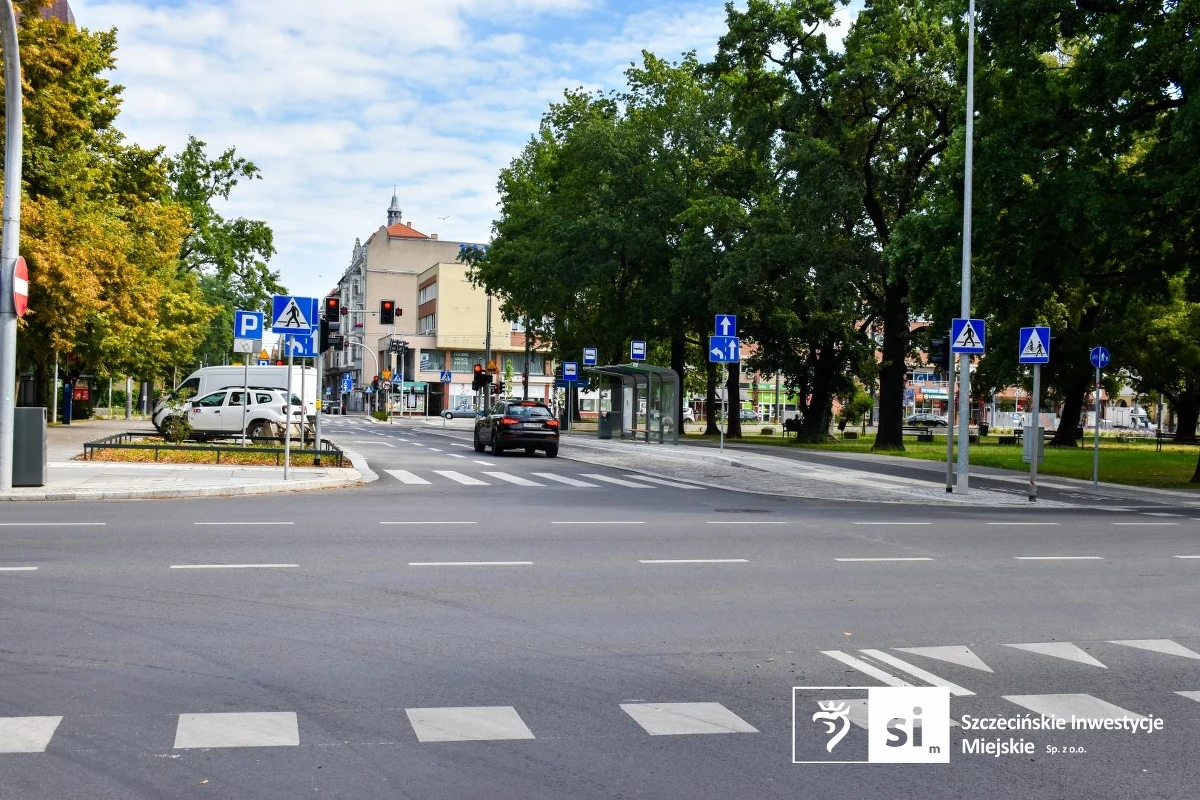 To długo oczekiwana zmiana na szczecińskich ulicach. Drogowcy otworzyli fragment ulicy św. Wojciecha. Jezdnia była remontowana w ramach przebudowy placu Zwycięstwa.