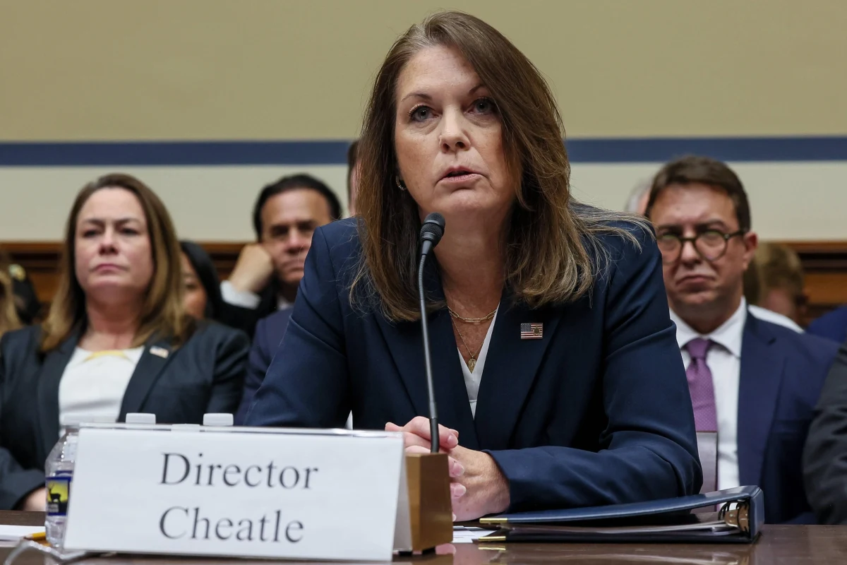 Szefowa Secret Service Kimberly Cheatle podała się do dymisji w związku z zamachem na Donalda Trumpa - poinformował Reuters. Dymisję Cheatle potwierdził prezydent Joe Biden.