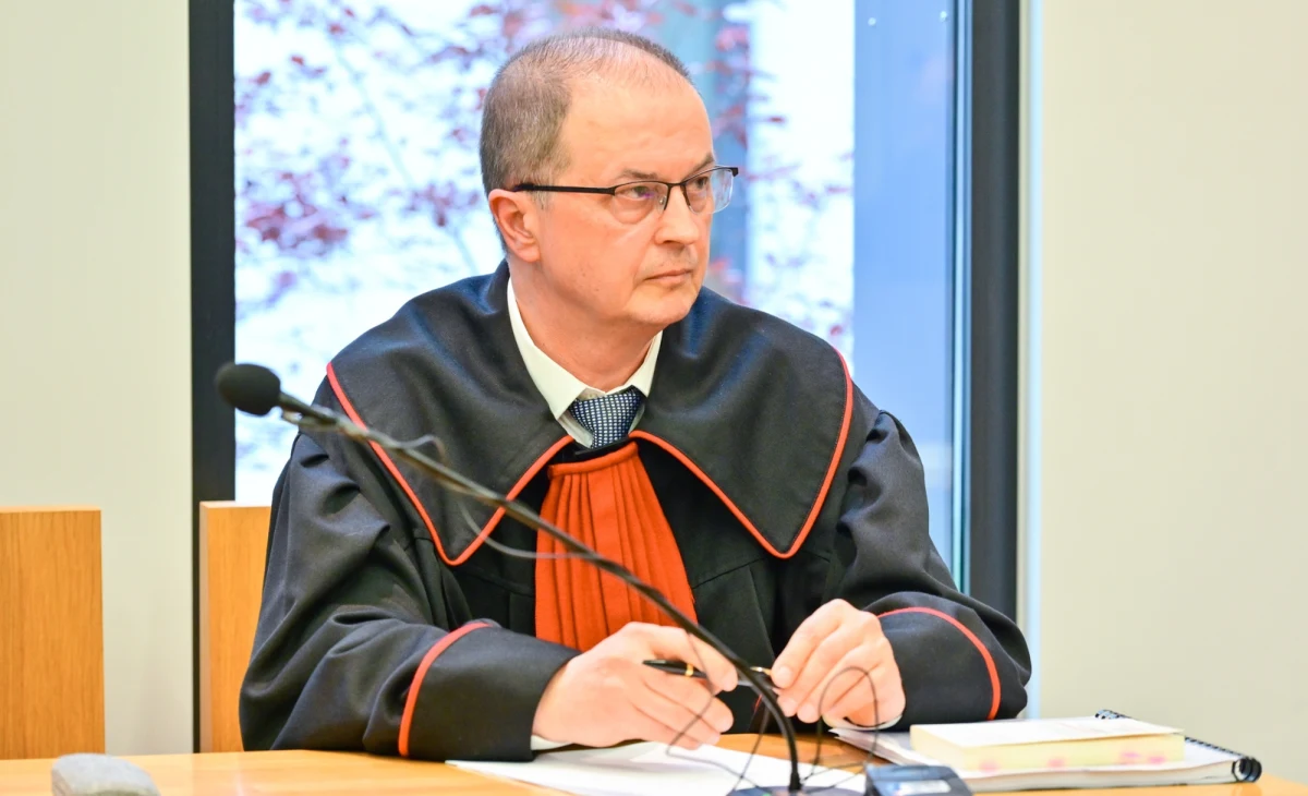 Naczelnik Małopolskiego Wydziału Zamiejscowego Prokuratury Krajowej w Krakowie odwołany ze stanowiska - dowiedzieli się reporterzy RMF FM. Prok. Piotr Krupiński, bo o nim mowa, był znany chociażby ze sprawy zabójstwa Iwony Cygan. Jego zespół zajmował się też m.in. sprawą Krzysztofa Olewnika czy nierozwiązaną do dziś zagadką zaginięcia Iwony Wieczorek.