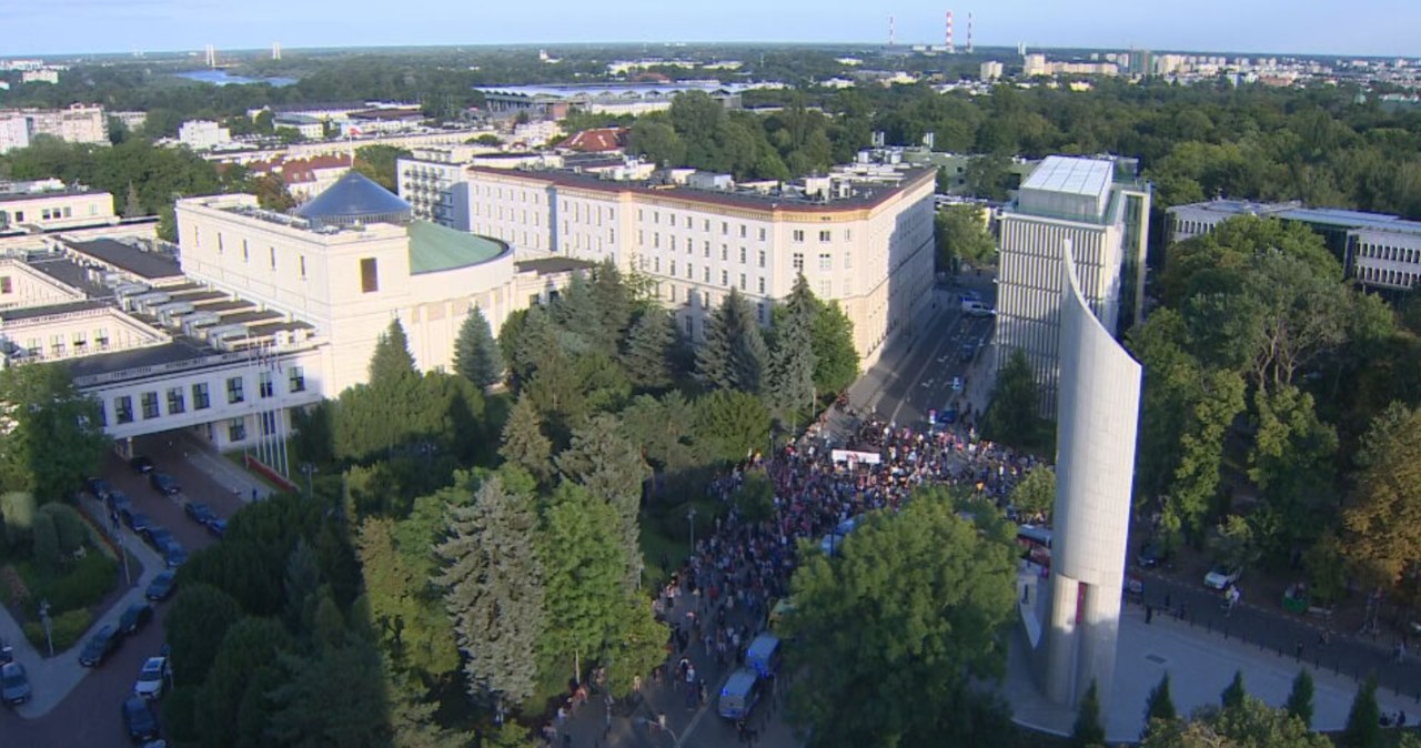  Protest przed Sejmem. Apel o dymisję wicepremiera i interwencja policji