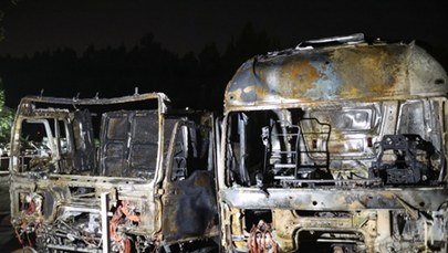 Pożar ciężarówek w Dąbrowie Górniczej. Mieszkańcy alarmowali o wybuchach [ZDJĘCIA]