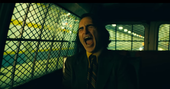 Pojawił się bardzo oczekiwany zwiastun sequela "Jokera" Todda Phillipsa. W filmie "Joker: Folie À Deux" główne role grają Joaquin Phoenix i Lady Gaga. Światowa premiera odbędzie się na festiwalu w Wenecji. Organizatorzy poinformowali, że film dostał do Konkursu Głównego. Pierwsza część dostała w Wenecji Złotego Lwa dla najlepszego filmu festiwalu w 2019 roku.