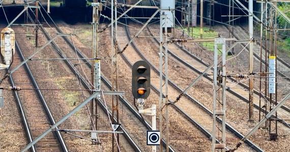 Awaria urządzeń sterowania ruchem kolejowym na podmiejskiej linii średnicowej i stacjach Warszawa Wschodnia oraz Warszawa Zachodnia została usunięta. Doszło do niej po godz. 4 nad ranem.