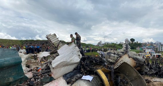 Samolot z 19 osobami na pokładzie rozbił się na lotnisku w Katmandu w Nepalu. Przeżyła tylko jedna osoba – pilot maszyny.