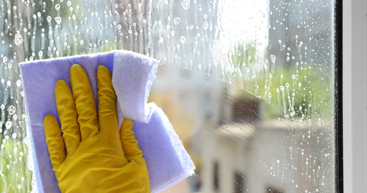 Czyste okna bez smug. Mało kto zna ten domowy patent