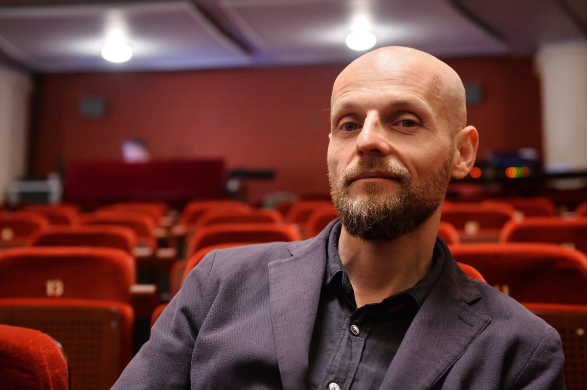 Moskiewski sąd miejski uchylił wyrok ośmiu lat więzienia wobec znanego, związanego z Polską reżysera teatralnego Iwana Wyrypajewa - podał portal Radio Swoboda. Sprawę skierowano do ponownego rozpoznania przez sąd rejonowy. Wyrypajew jest oskarżony o rozpowszechnianie "fake newsów" o rosyjskim wojsku.