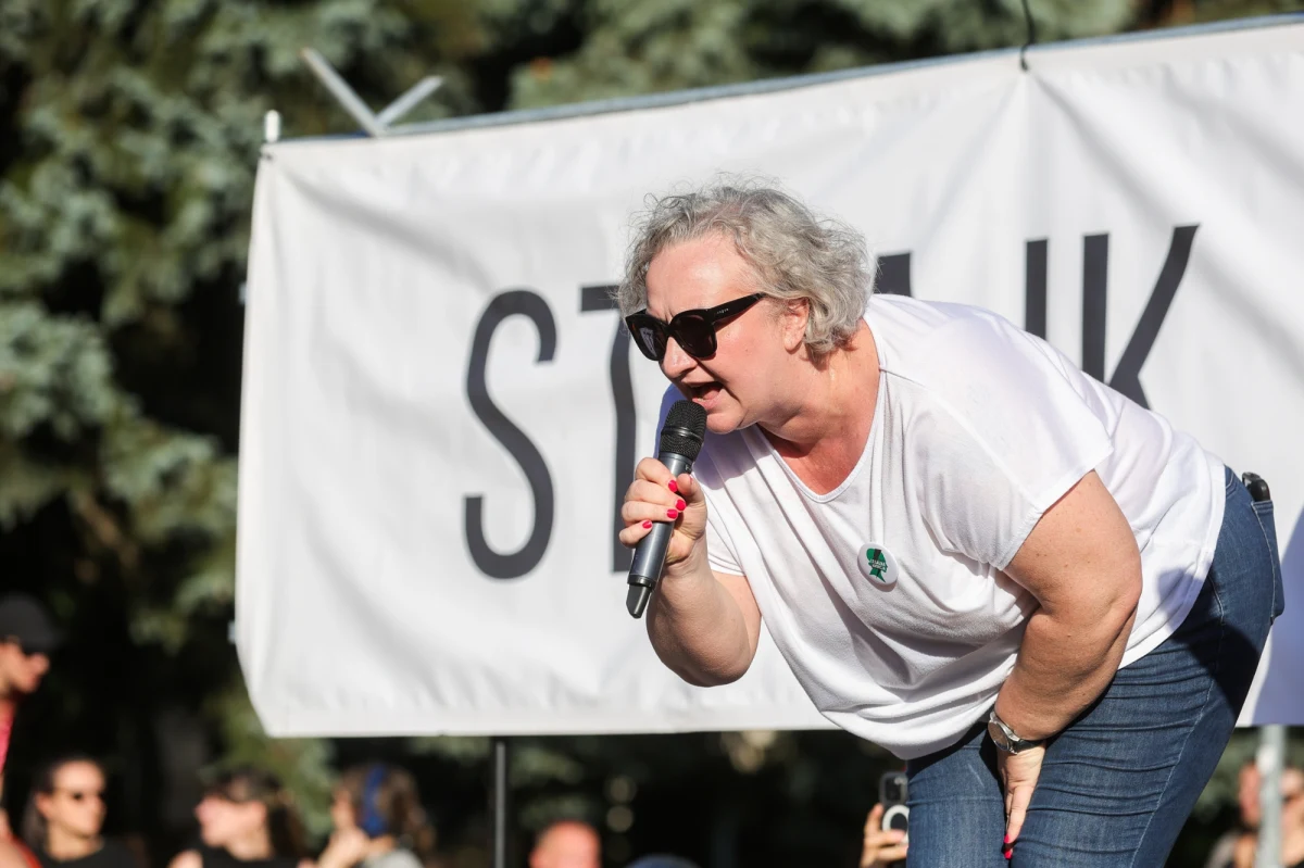 Warszawscy policjanci wszczęli postępowanie w sprawie wczorajszego wystąpienia Marty Lempart przed Sejmem. Liderce Ogólnopolskiego Strajku Kobiet grozi 1500 złotych kary za to, co mówiła podczas proaborcyjnej pikiety.