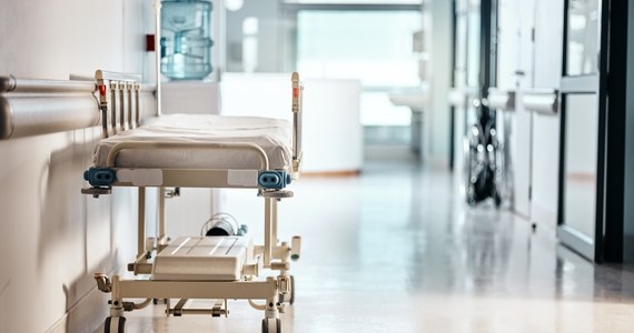 Szpital Miejski im. Strusia w Poznaniu wprowadził tymczasowe ograniczenie odwiedzin pacjentów na oddziale chorób wewnętrznych. Ma to związek z wykryciem pojedynczych przypadków antybiotykoopornych bakterii Klebsiella pneumoniae NDM (New Delhi).