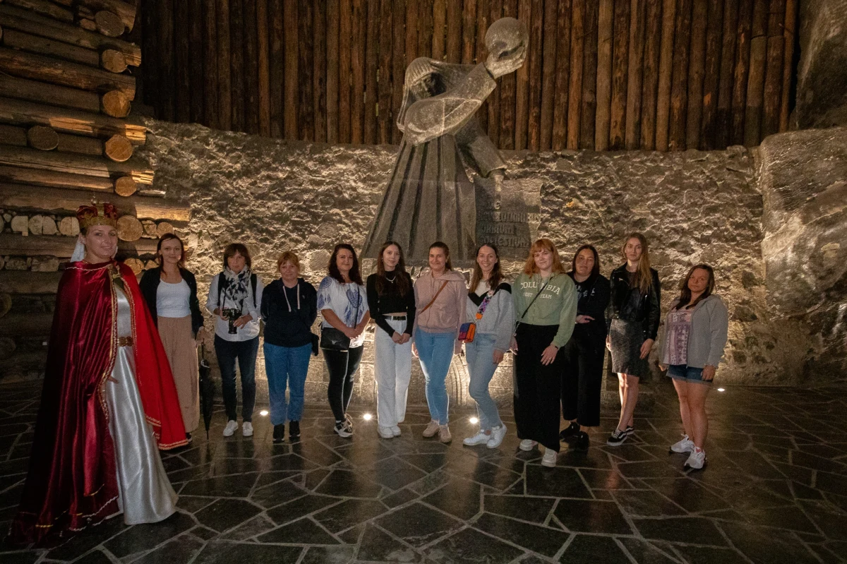 Dziś wszystkie Kingi mają swoje imieniny. W tym dniu zaprosiliśmy panie noszące to imię do Kopalni Soli w Wieliczce. Tam czekała na nie wyjątkowa przewodniczka, upominki i słodko-słony poczęstunek. 