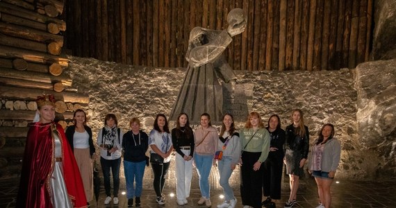 Dziś wszystkie Kingi mają swoje imieniny. W tym dniu zaprosiliśmy panie noszące to imię do Kopalni Soli w Wieliczce. Tam czekała na nie wyjątkowa przewodniczka, upominki i słodko-słony poczęstunek. 