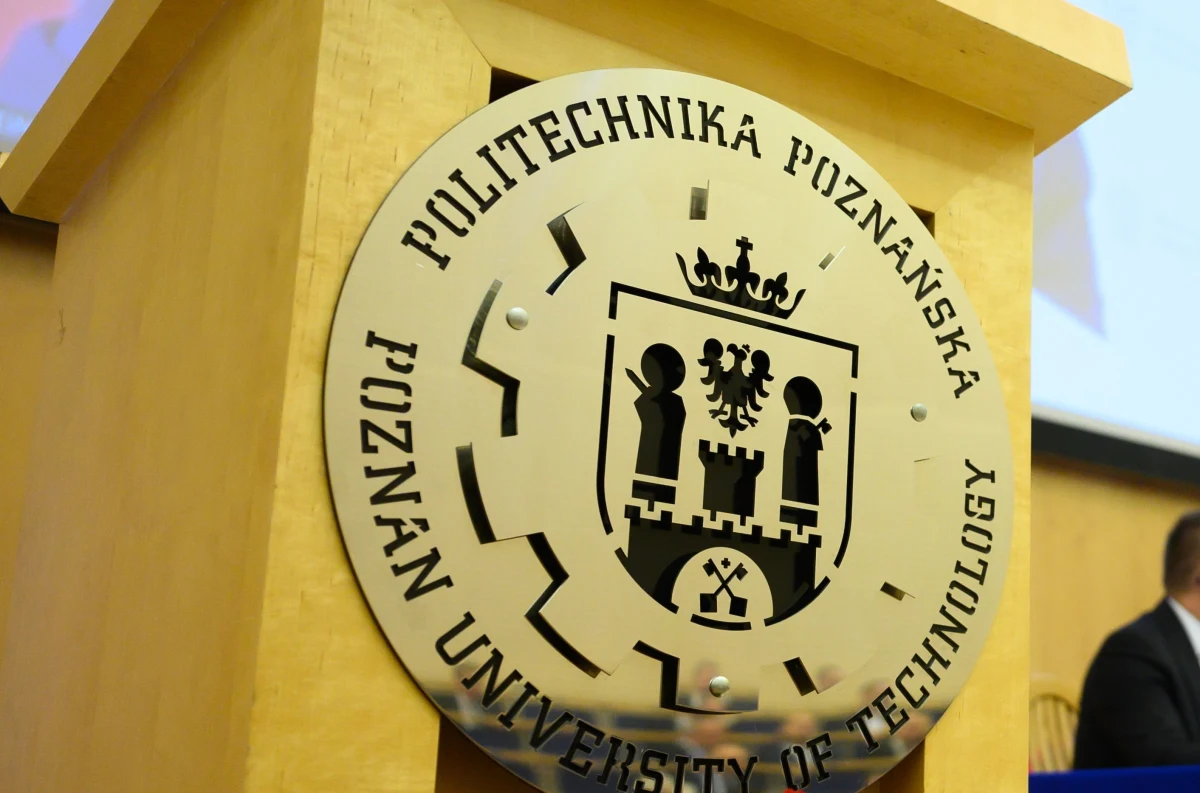 W Poznaniu trwają pionierskie badania nad ekologicznym paliwem lotniczym. Naukowcy z tamtejszej politechniki odkryli, że niektóre związki chemiczne pochodzące z odpadów po produkcji nabiału, mogą zostać wykorzystane np. w przemyśle rafineryjnym. 