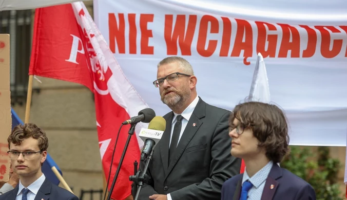 Antyukraińska demonstracja przed Sejmem. Chcą postawić premiera przed sądem