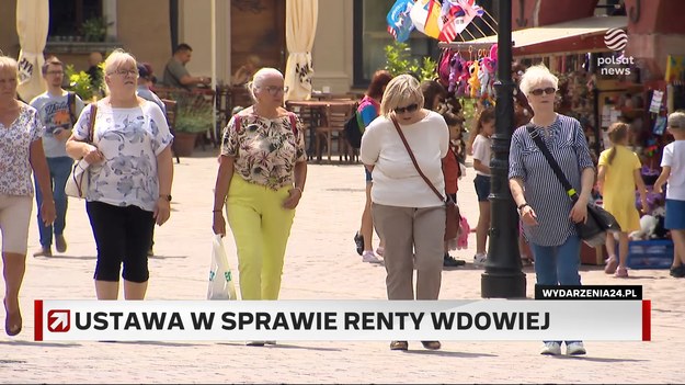 Trwają prace nad obywatelskim projektem ustawy w sprawie renty wdowiej. Rząd popiera to rozwiązanie i zaproponował swoje poprawki. O tym, co dokładnie zawiera projekt - Monika Miller, Polsat News.