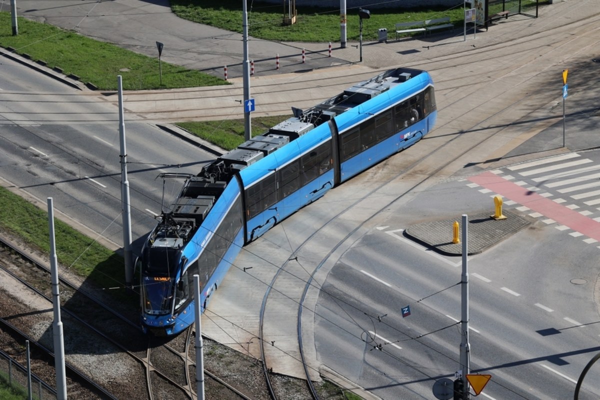 Na pasażerów wrocławskiej komunikacji miejskiej czekają utrudnienia. Od soboty tramwaje linii 13 i 16 pojadą inaczej. Wszystko w związku z rozpoczęciem drugiego etapu remontu w rejonie ronda Reagana. 