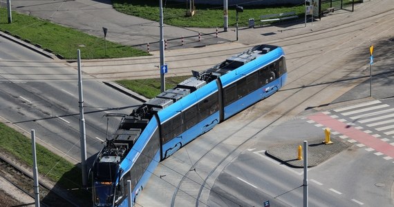 Na pasażerów wrocławskiej komunikacji miejskiej czekają utrudnienia. Od soboty tramwaje linii 13 i 16 pojadą inaczej. Wszystko w związku z rozpoczęciem drugiego etapu remontu w rejonie ronda Reagana. 