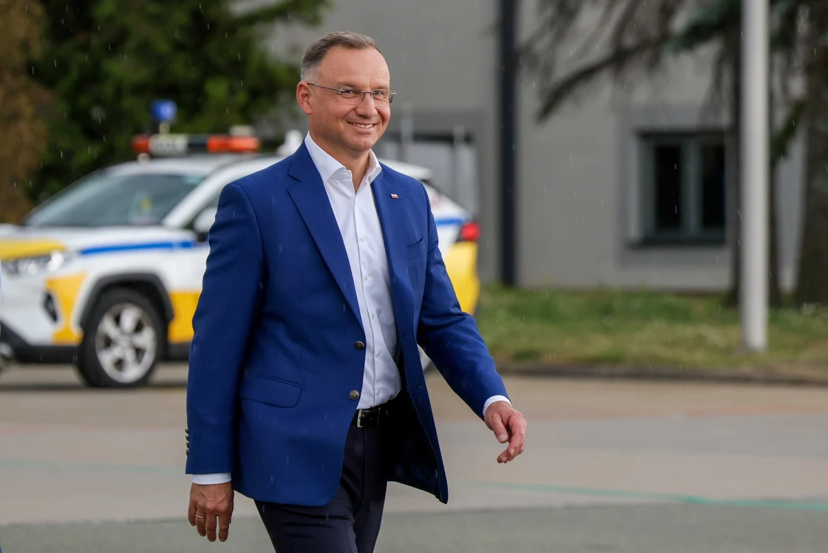 Prezydent Andrzej Duda udał się w czwartek po południu do Paryża, gdzie odbędą się igrzyska olimpijskie. W środę natomiast - pierwszy raz w historii swego urzędowania - nie pojawił się na uroczystościach z okazji Święta Policji. Poinformowano, że prezydent weźmie udział w piątkowej ceremonii otwarcia igrzysk oraz będzie kibicował polskim sportowcom.