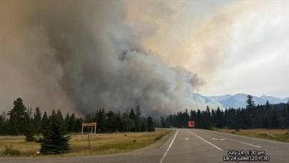 Ściana ognia w kanadyjskim Jasper. Płomienie strawiły połowę miasta