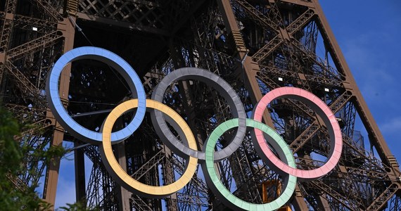 Już dziś oficjalne rozpoczęcie igrzysk olimpijskich w Paryżu. Największą imprezę sportową czterolecia zainauguruje ceremonia, która rozpocznie się o godz. 19:30. Uroczystość będzie historyczna, bowiem pierwszy raz odbędzie się poza stadionem - na rzece Sekwanie.