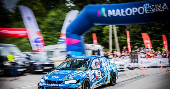 Rusza 15. Hill Climb Limanowa - Wyścig Górski "Przełęcz pod Ostrą", czyli samochodowe wydarzenie organizowane przez Auto Moto Klub Limanowa. RMF FM jest patronem medialnym rajdu.