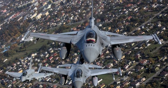 Polskie i amerykańskie myśliwce F-16 rozpoczęły wspólne ćwiczenia, które potrwają do 7 sierpnia - poinformowało Ministerstwo Obrony Narodowej. "Będzie nas słychać" - dodało Wojsko Polskie.