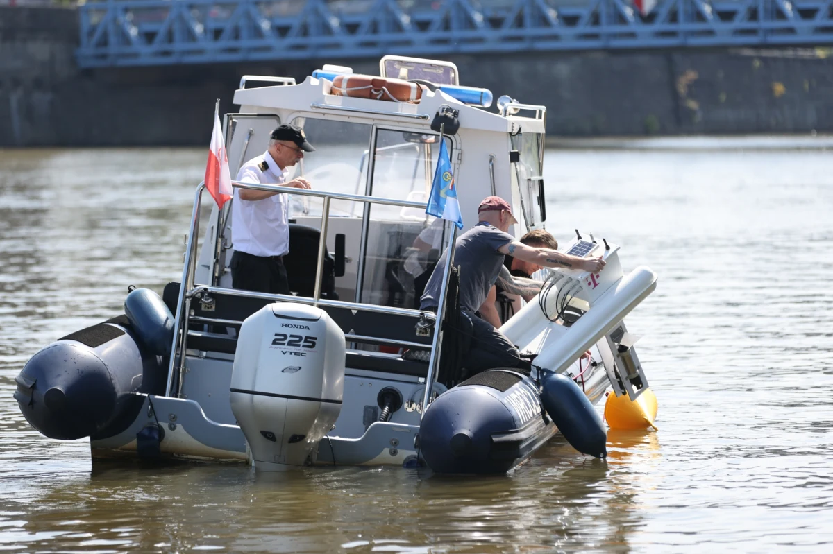 We Wrocławiu jakość wody w Odrze będzie monitorowana przez dwie bojki analityczne. Przyrządy będą rejestrować zawartość tlenu, temperaturę i odczyn wody oraz poziom azotanów i chlorków, a dane będą dostępne dla każdego m.in. poprzez miejski portal internetowy. 