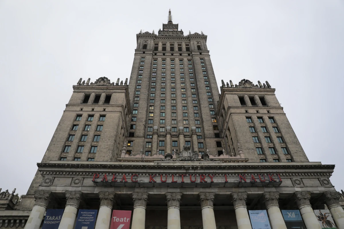 Co kryją podziemia Pałacu i Kultury i Nauki w Warszawie? Które z legend na ich temat są prawdziwe? Osobiście sprawdzili to twórcy naszego wakacyjnego cyklu "Turystom wstęp wzbroniony" - Łukasz Dąbrowski, Konrad Niedziułka i Jakub Stankowski, autorzy kanału Urbex History. W Radiu RMF24 rozmawiał z nimi Krzysztof Urbaniak. 