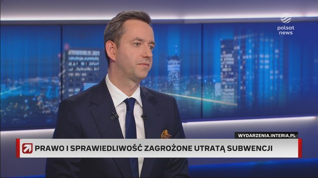 Prowadzący Dariusz Ociepa zapytał swojego gościa czy czeka na 31 lipca, kiedy to Państwowa Komisja Wyborcza ogłosi decyzję ws. cofnięcia subwencji wyborczych dla PiS za używanie Funduszu Sprawiedliwości jako funduszu wyborczego.

- Z cała pewnością czeka na to z wypiekami na twarzy Donald Tusk, Roman Giertych i Ci wszyscy, którzy zapomnieli, że potrzebne są i igrzyska i chleb - powiedział Marcin Ociepa.

- Sytuacja, w której rząd w 90 proc. działa tak, aby gnębić opozycję, to rozminięcie się z istotą państwa demokratycznego. To nie politycy są od rozliczania opozycji, tym zająć się powinien sąd - zaznaczył polityk.