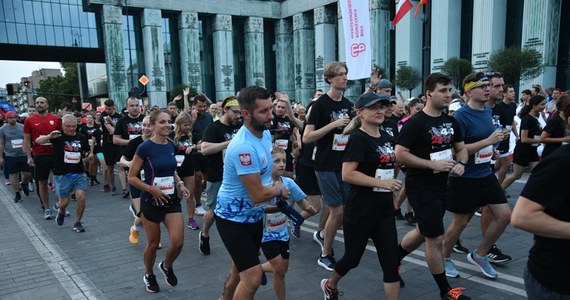 Ponad 11 tysięcy osób pobiegnie w sobotni wieczór ulicami Warszawy w czasie Biegu Powstania Warszawskiego. W przyszłym tygodniu będziemy obchodzić 80. rocznicę wybuchu powstania.