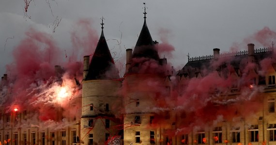 Ceremonia otwarcia igrzysk olimpijskich po raz pierwszy nie odbyła się na stadionie. Sceną dla inauguracji była Sekwana i centrum Paryża. Pojawiły się jednak kontrowersje. Wywołała je sekwencja dotycząca Wielkiej Rewolucji Francuskiej, a także nawiązanie do "Ostatniej wieczerzy" Leonarda da Vinci.