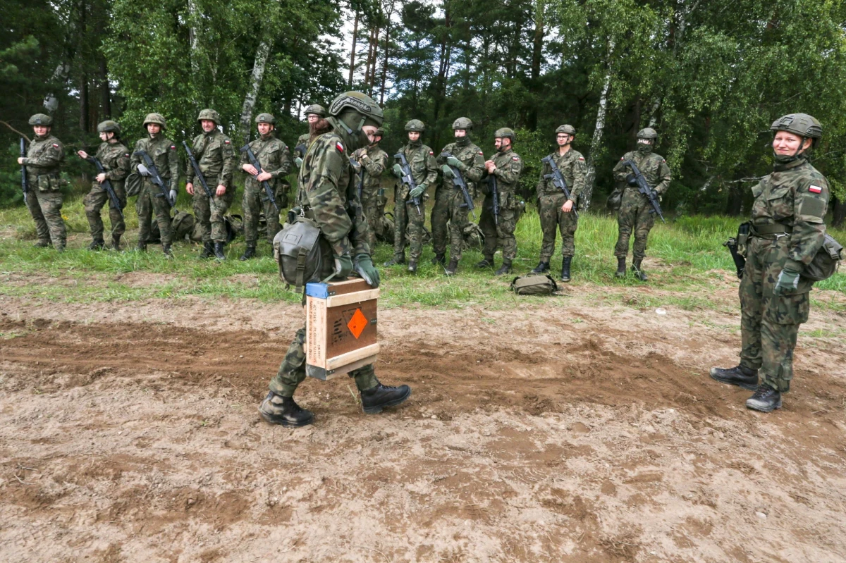 Z inicjatywy szefa InPostu wraca pomysł ulg podatkowych dla firm zatrudniających żołnierzy WOT, czyli Wojsk Obrony Terytorialnej. Jak ustalili dziennikarze RMF FM, rozmowy w tej sprawie zaczęli urzędnicy ministerstw finansów i obrony narodowej.
