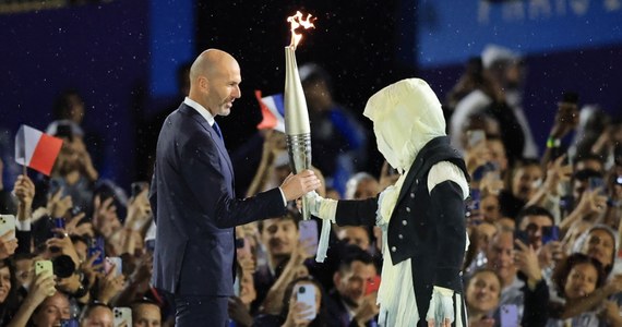 Magiczna, niezapomniana, wzniosła - tymi słowami opisuje francuska prasa ceremonię otwarcia igrzysk olimpijskich w Paryżu. Dziennik "Le Monde" podkreśla, że warto było ją obejrzeć w telewizji, nie tylko z powodu deszczu - transmisja zapewniła najpełniejszy obraz.