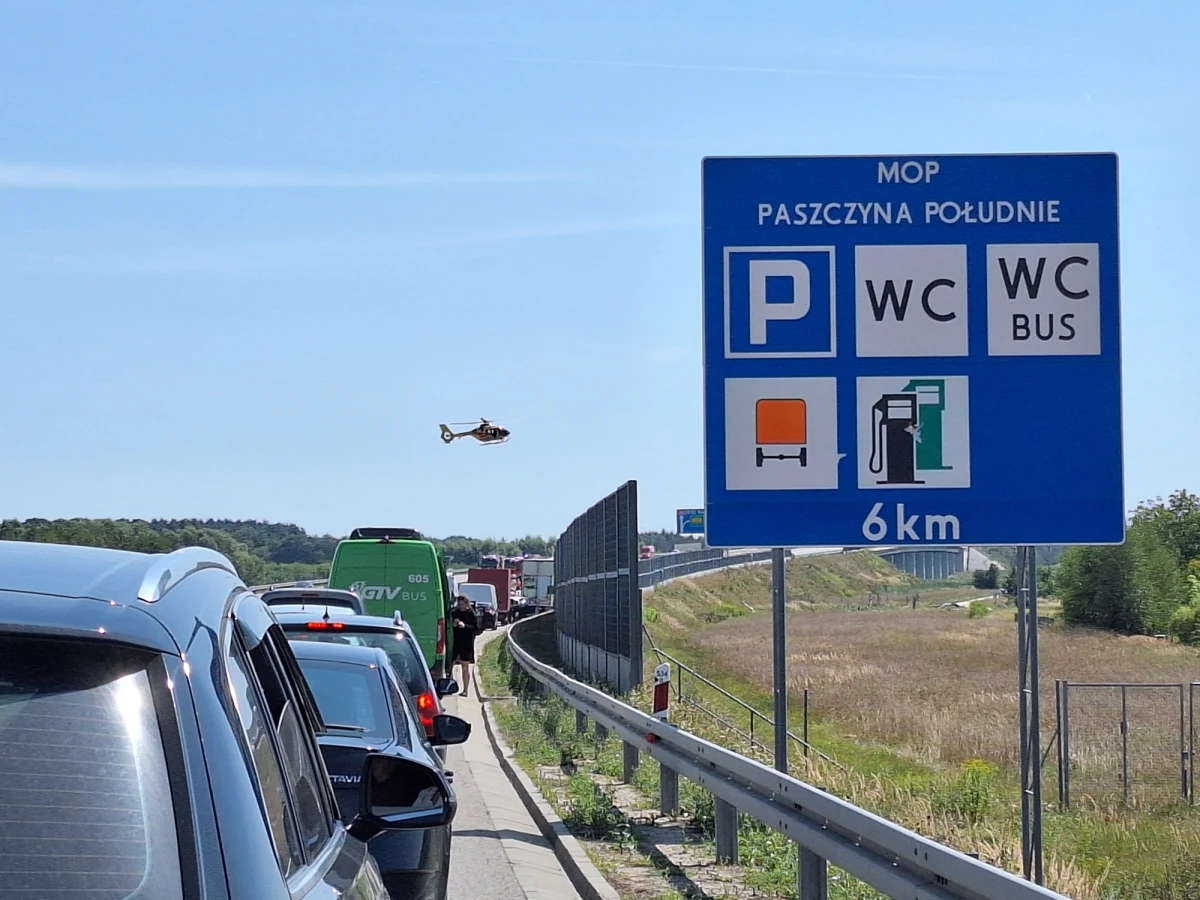 Dwie osoby nie żyją, kolejne dwie są ranne - to bilans wypadku na A4 we wsi Kędzierz (woj. podkarpackie, pow. dębicki, gm. Dębica). Informację o wypadku dostaliśmy na Gorącą Linię RMF FM. 