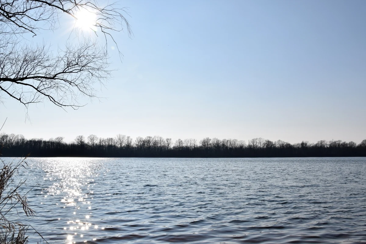 Na kąpielisku miejskim Stawek w Gryficach oraz w Jeziorze Szczucze w Golczewie został zniesiony zakaz wchodzenia do wody. Nadal nie można się kąpać na dwóch kąpieliskach na jeziorze Dąbie.
