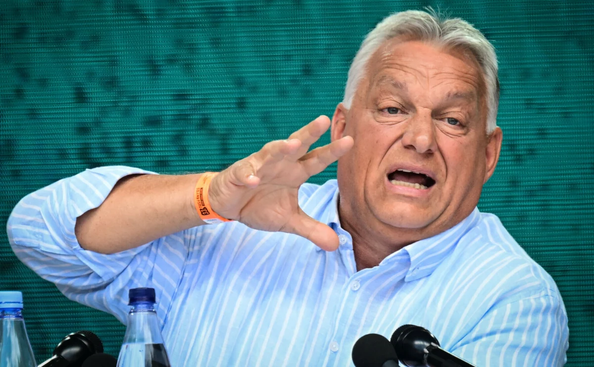 "Polacy prowadzą obłudną politykę" - stwierdził Viktor Orban podczas imprezy swoich zwolenników w rumuńskiej Transylwanii. Premier Węgier skrytykował w ten sposób Warszawę, która - jego zdaniem - doprowadziła do zmiany układu sił w Europie i osłabienia Grupy Wyszehradzkiej. Szef węgierskiego rządu nie omieszkał również pochwalić Donalda Trumpa i bronić Rosji.